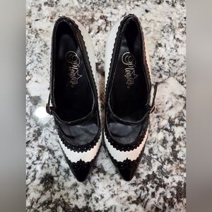 Vintage Chic Pleaser Black and White Women's Mary Jane Heels Size 8